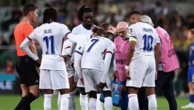 欧冠惨败解析：孔蒂球队遭遇滑铁卢，霍伊伦低迷暴露进攻短板